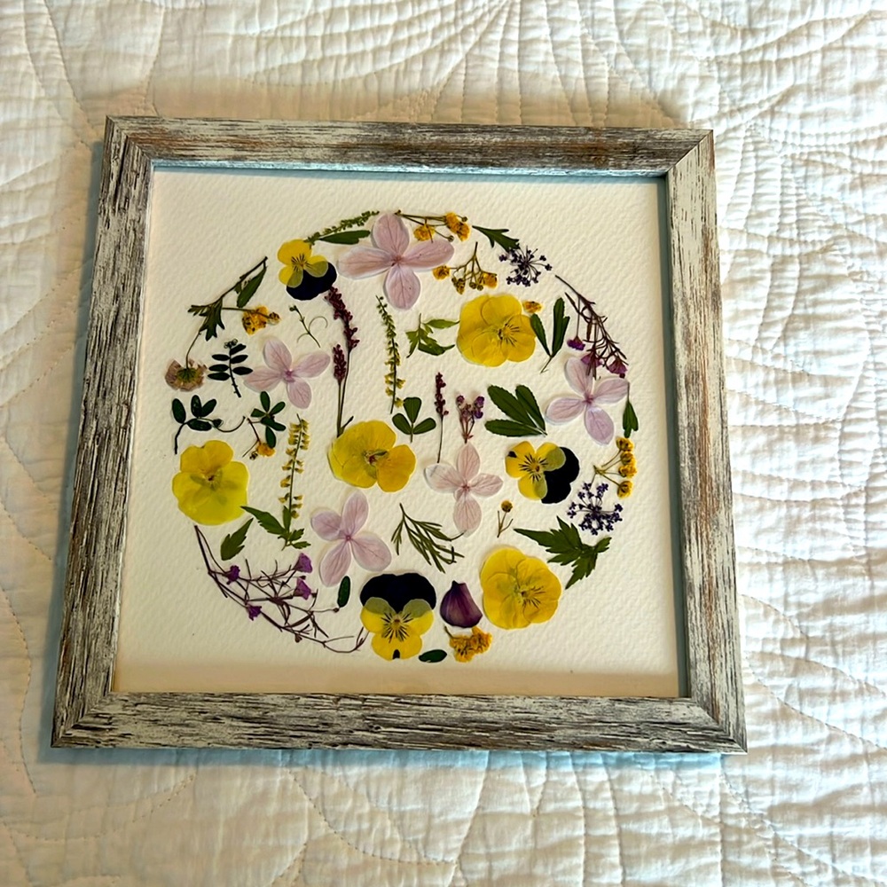 PRESSED FLOWER ART